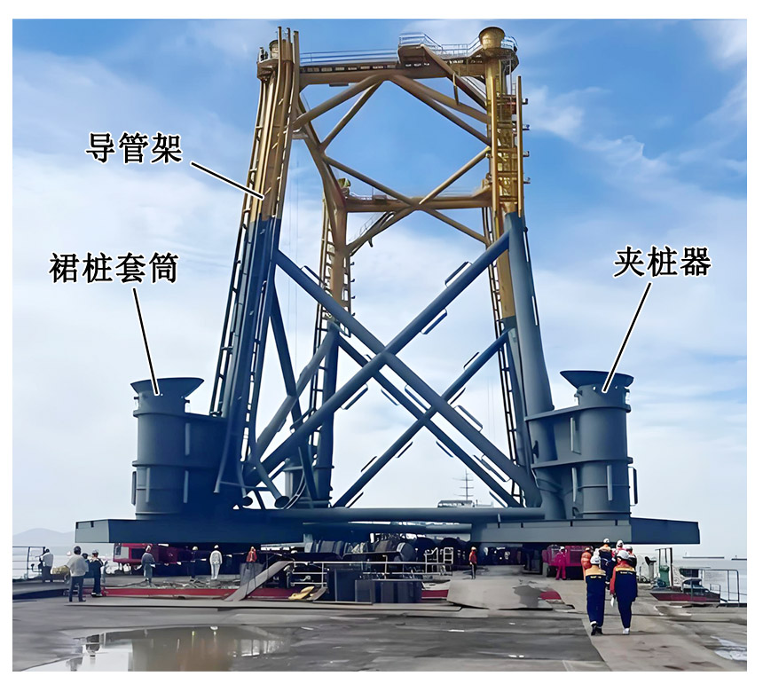 海上風(fēng)電場海上升壓站的裙樁導(dǎo)管架照片